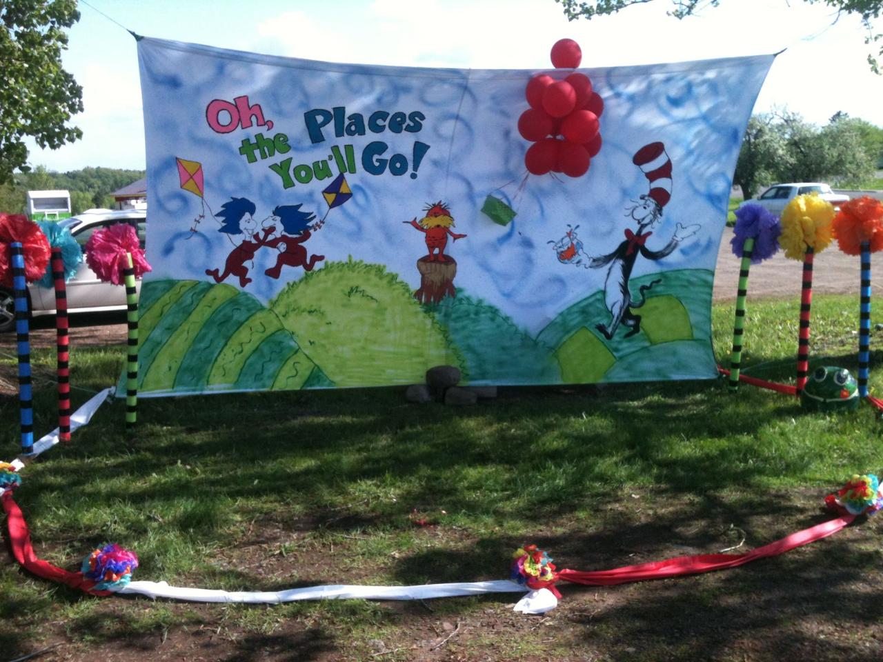 Dr.Seuss graduation stage | Preschool graduation, Elementary school graduation, Kindergarten